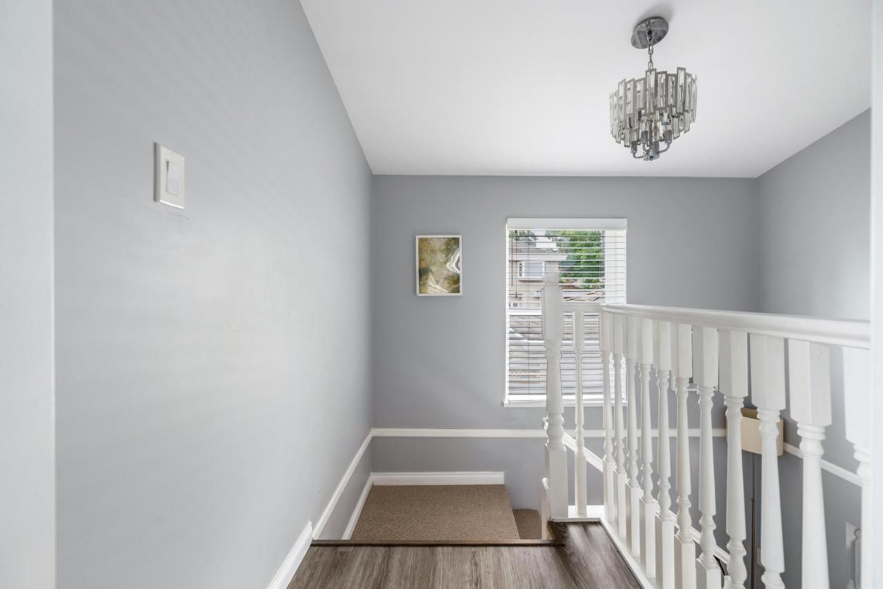 Stylish Dual Bedroom Suite In Van West バンクーバー エクステリア 写真