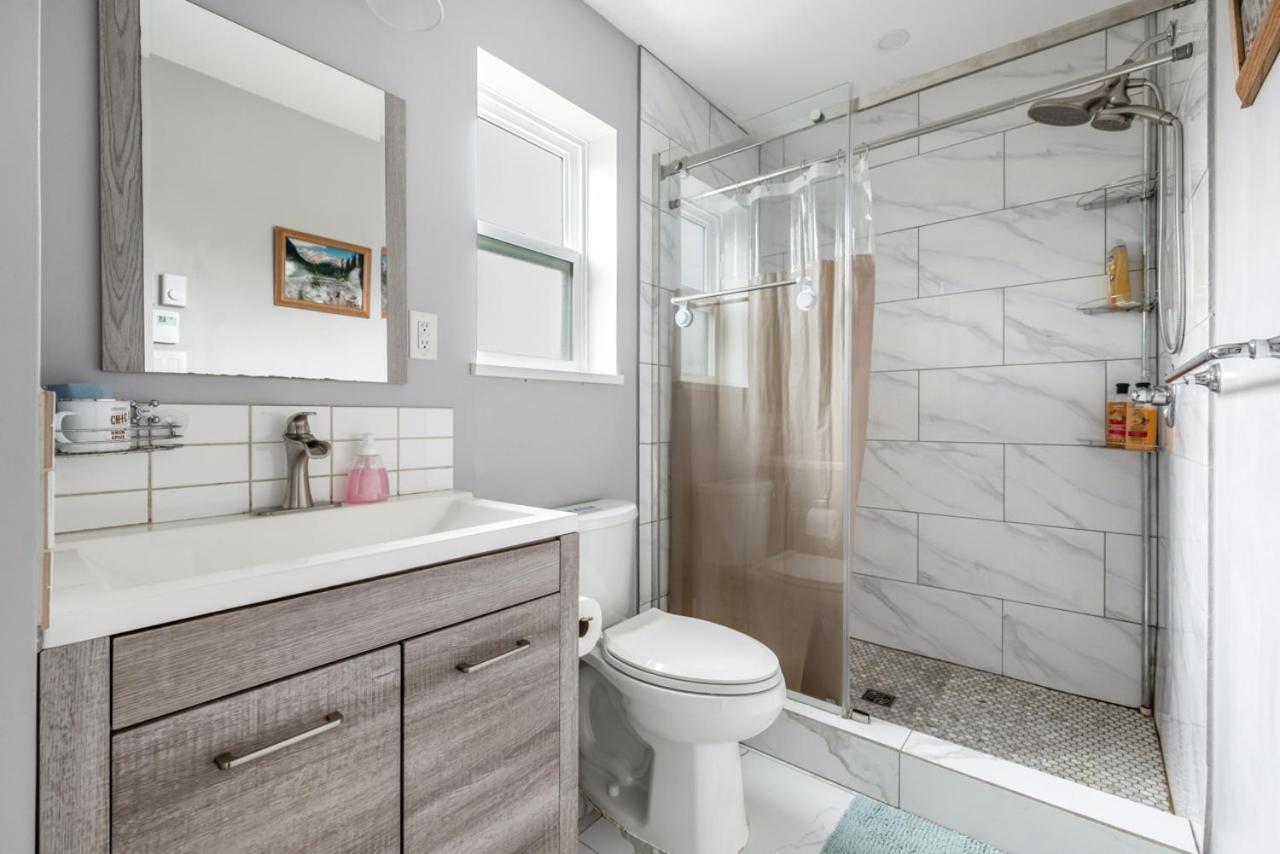 Stylish Dual Bedroom Suite In Van West バンクーバー エクステリア 写真