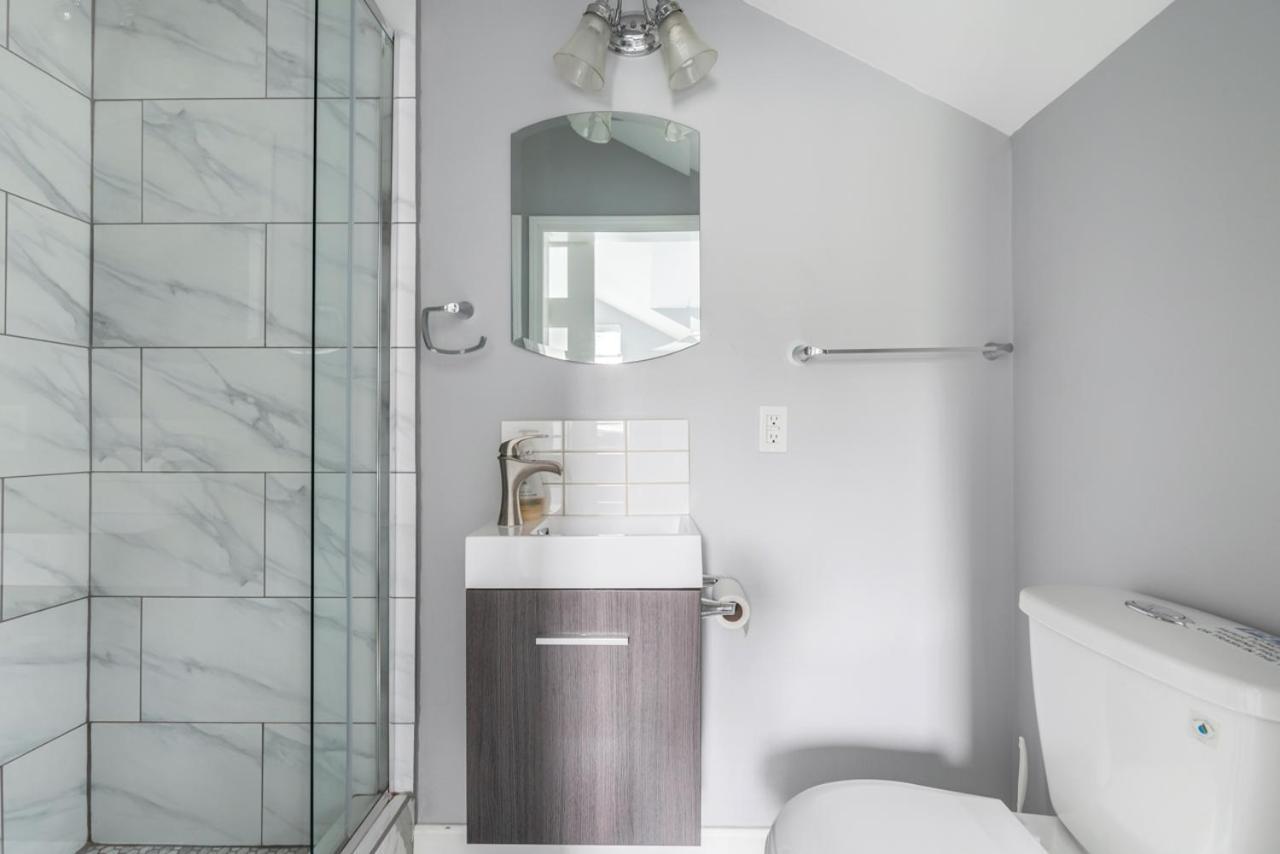 Stylish Dual Bedroom Suite In Van West バンクーバー エクステリア 写真